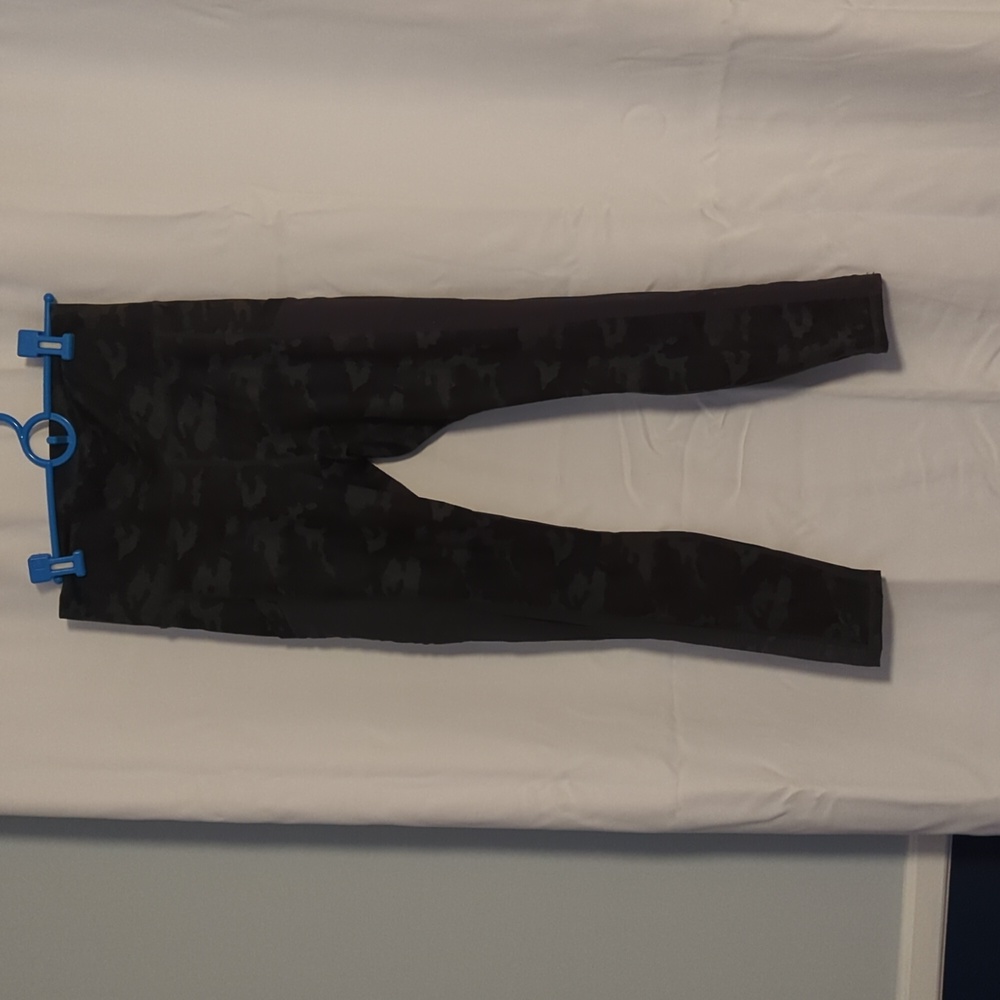Black and gray camo workout leggings, fabletics